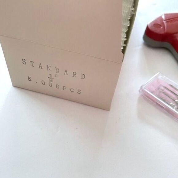 Price Tag Gun + 5,000 Barbs + 5 Replacement Needles - Picture 3 of 4